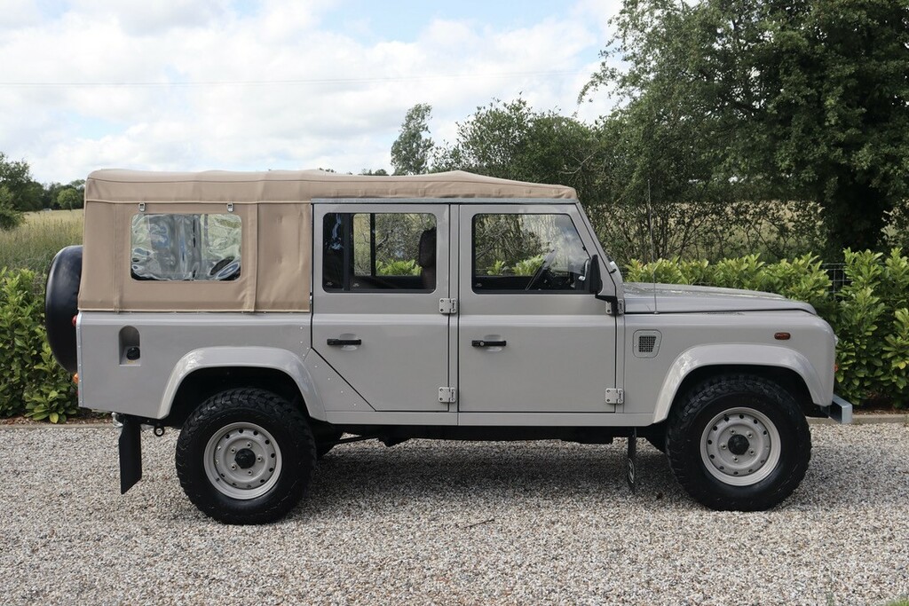 Land Rover Defender 110 Suv Black #15