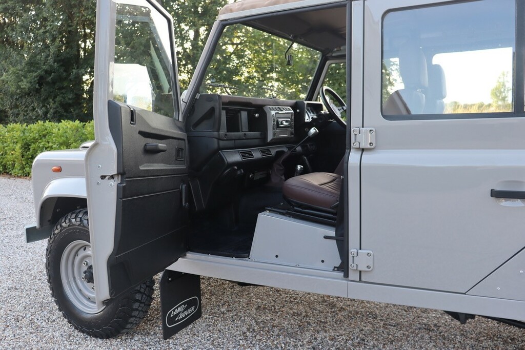 Land Rover Defender 110 Suv Black #35
