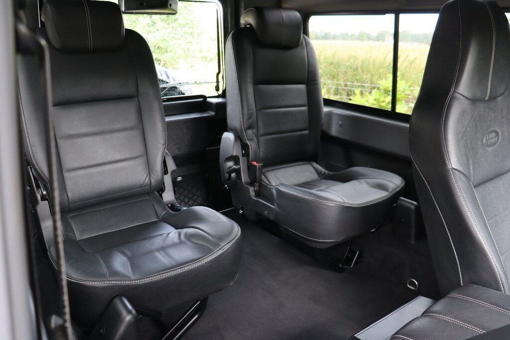 Land Rover Defender 90 90 Xs Black #9