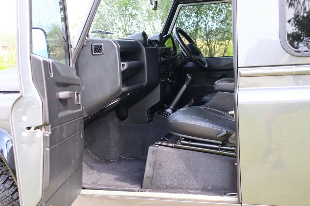 Land Rover Defender 90 90 Xs Black #27