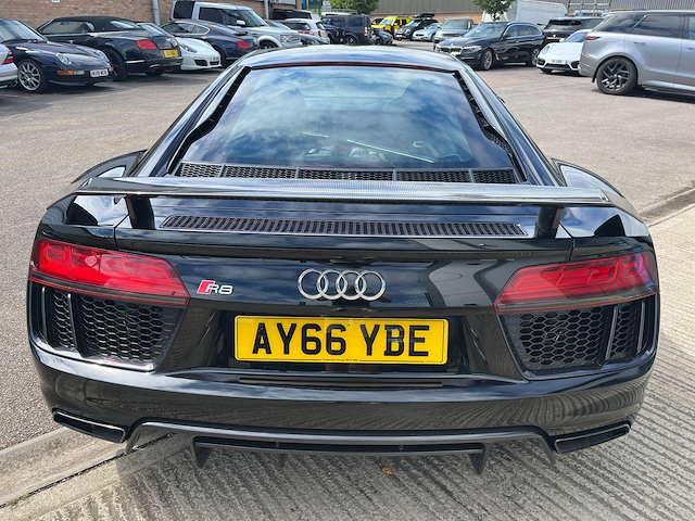 Audi R8 5.2 Fsi V10 Plus S Tronic Quattro Euro 6 Ss Black #4