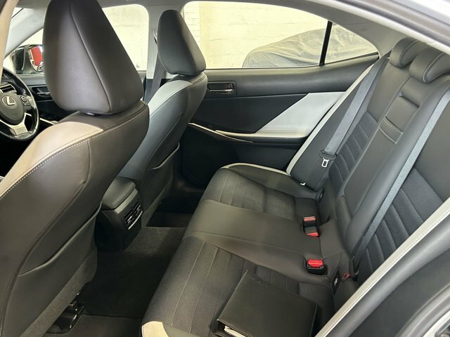 Lexus IS 2.0 200T Premier Euro 6 Silver #36