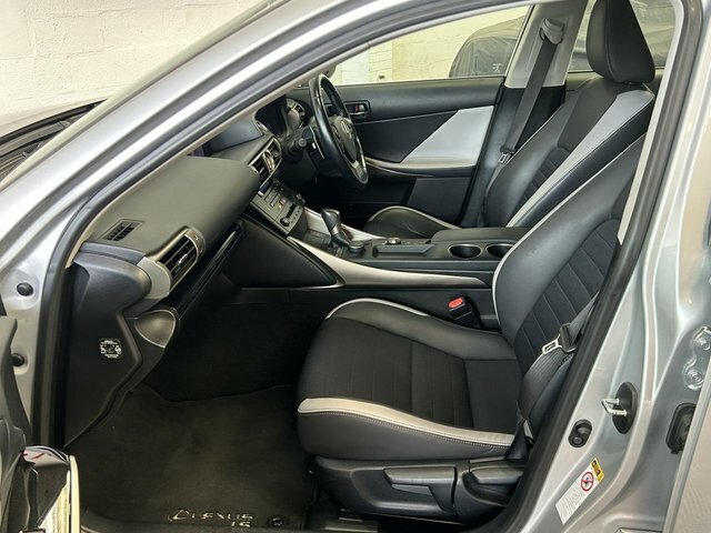 Lexus IS 2.0 200T Premier Euro 6 Silver #33