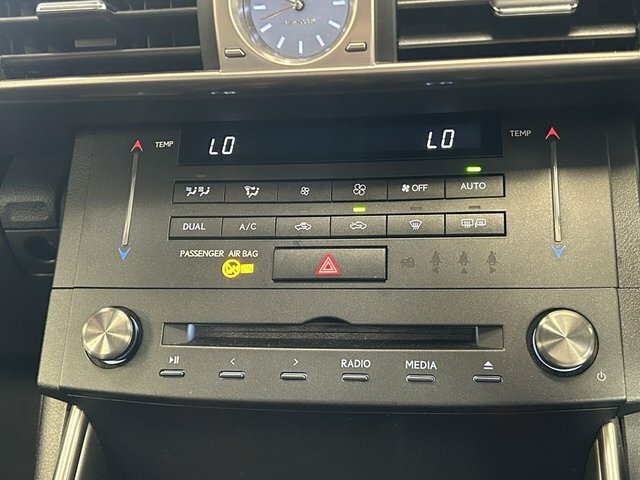 Lexus IS 2.0 200T Premier Euro 6 Silver #31