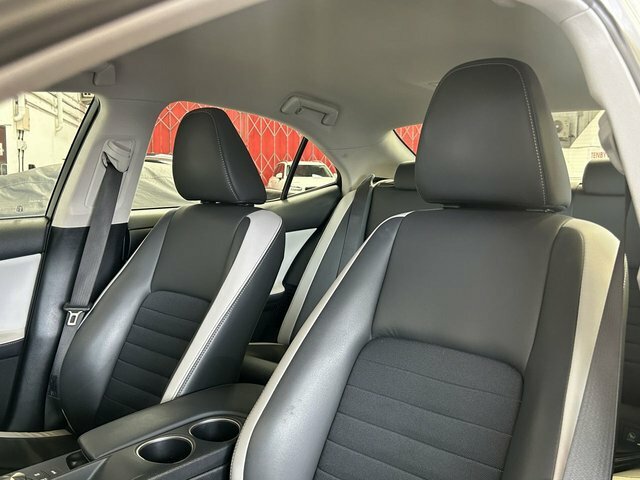 Lexus IS 2.0 200T Premier Euro 6 Silver #32