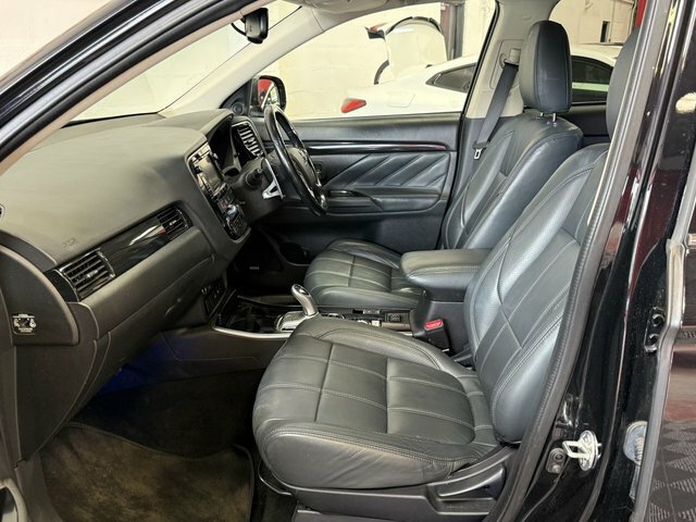 Mitsubishi Outlander 2.0 Phev 4Hs 200 Bhp Black #41
