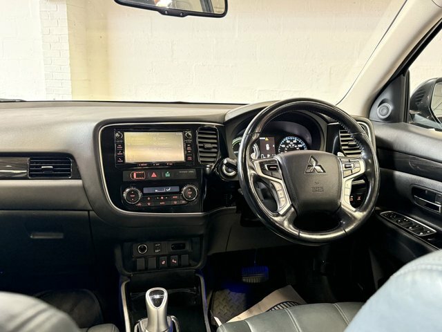 Mitsubishi Outlander 2.0 Phev 4Hs 200 Bhp Black #28