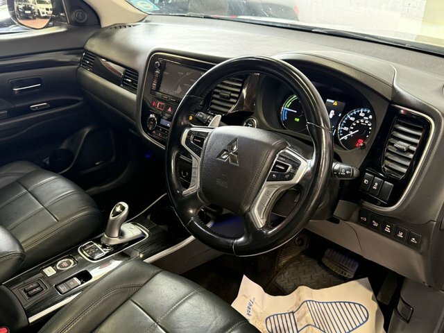 Mitsubishi Outlander 2.0 Phev 4Hs 200 Bhp Black #26