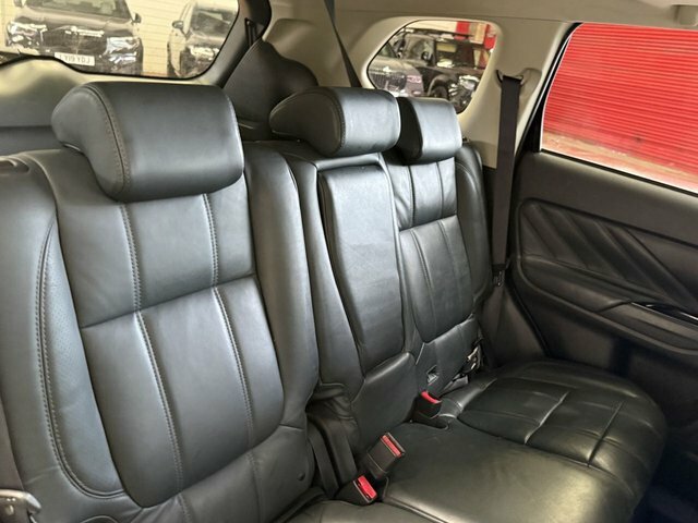 Mitsubishi Outlander 2.0 Phev 4Hs 200 Bhp Black #48