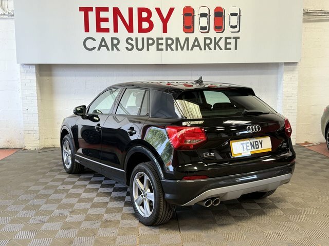 Audi Q2 Automatic Black #5
