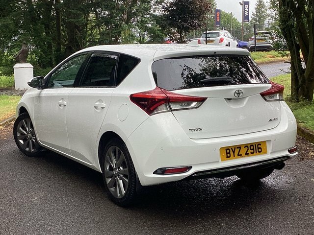 Toyota Auris Vvt-i Excel Hatchback BYZ2916 White #5
