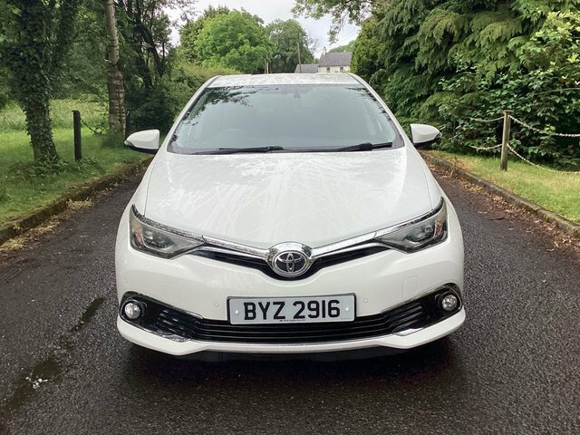 Toyota Auris Vvt-i Excel Hatchback BYZ2916 White #3