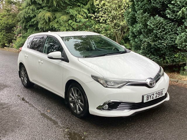 Toyota Auris Vvt-i Excel Hatchback BYZ2916 White #2