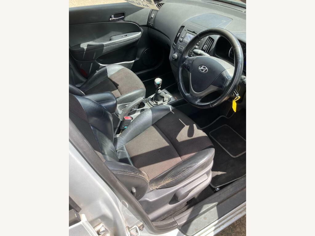 Hyundai I30 1.6 Crdi Style Euro 4 Silver #2