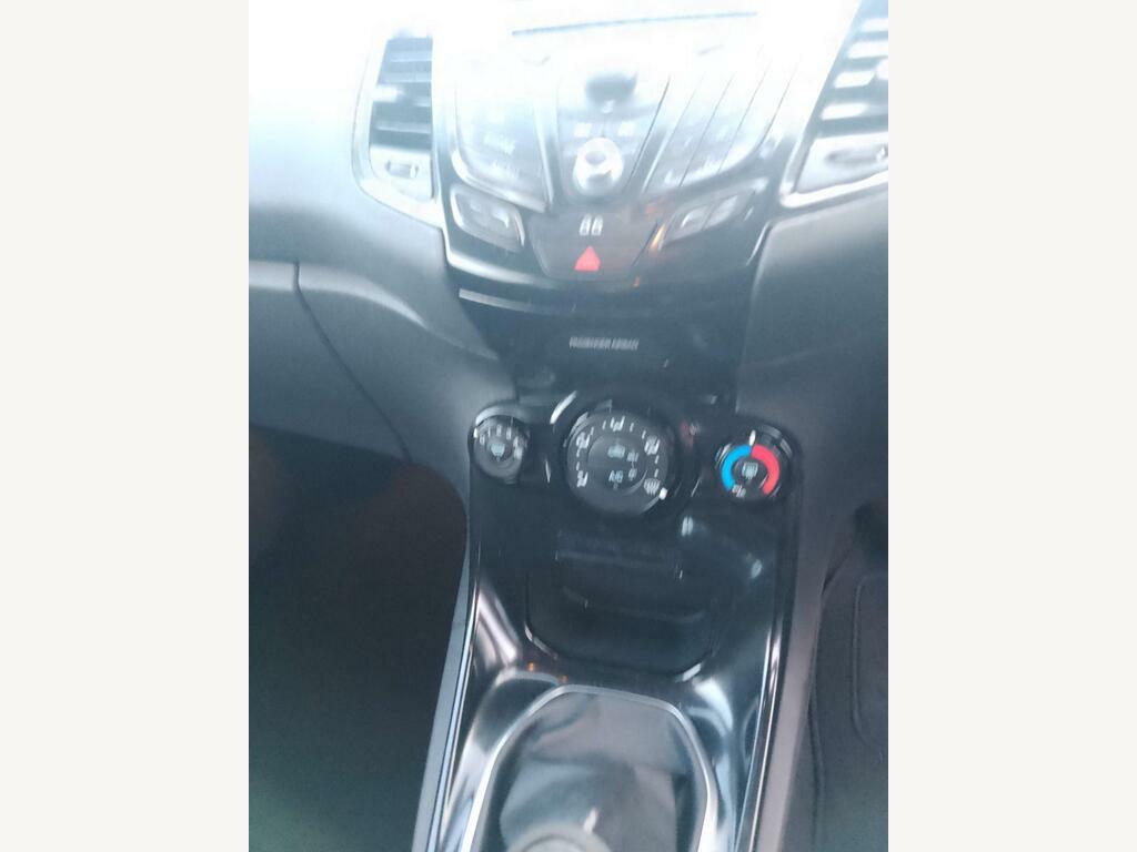 Ford Fiesta 1.25 Studio Red #7