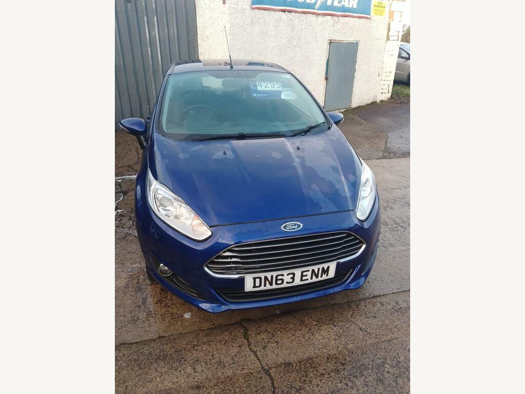 Ford Fiesta 1.25 Studio Red #1