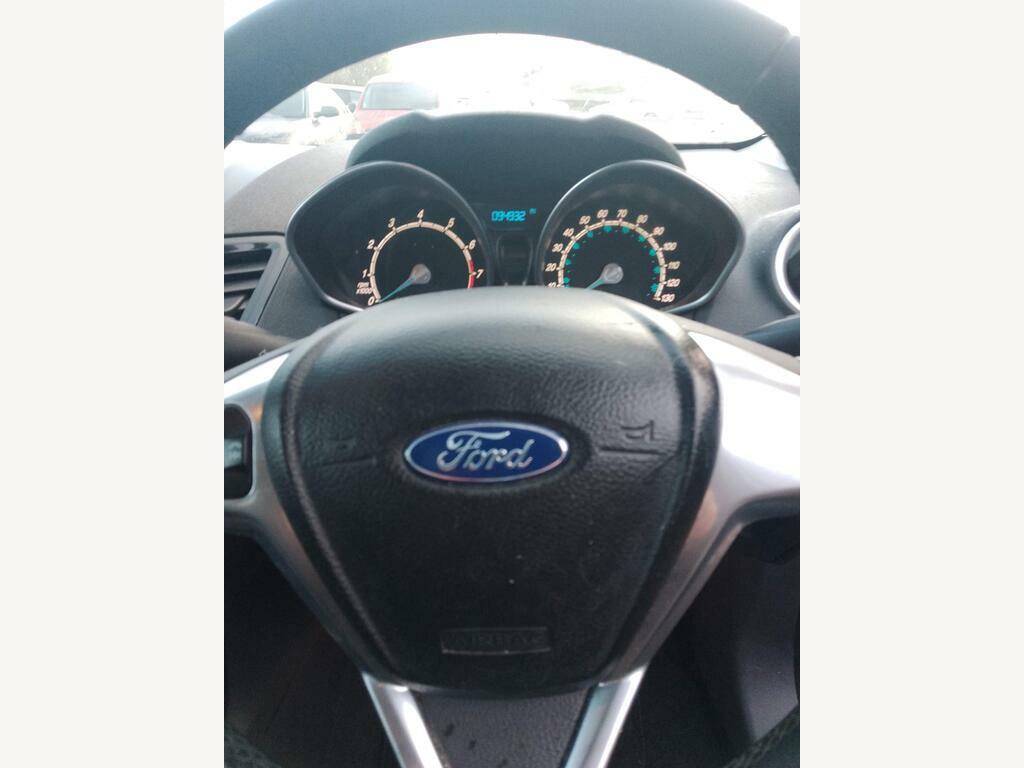 Ford Fiesta 1.25 Studio Red #6