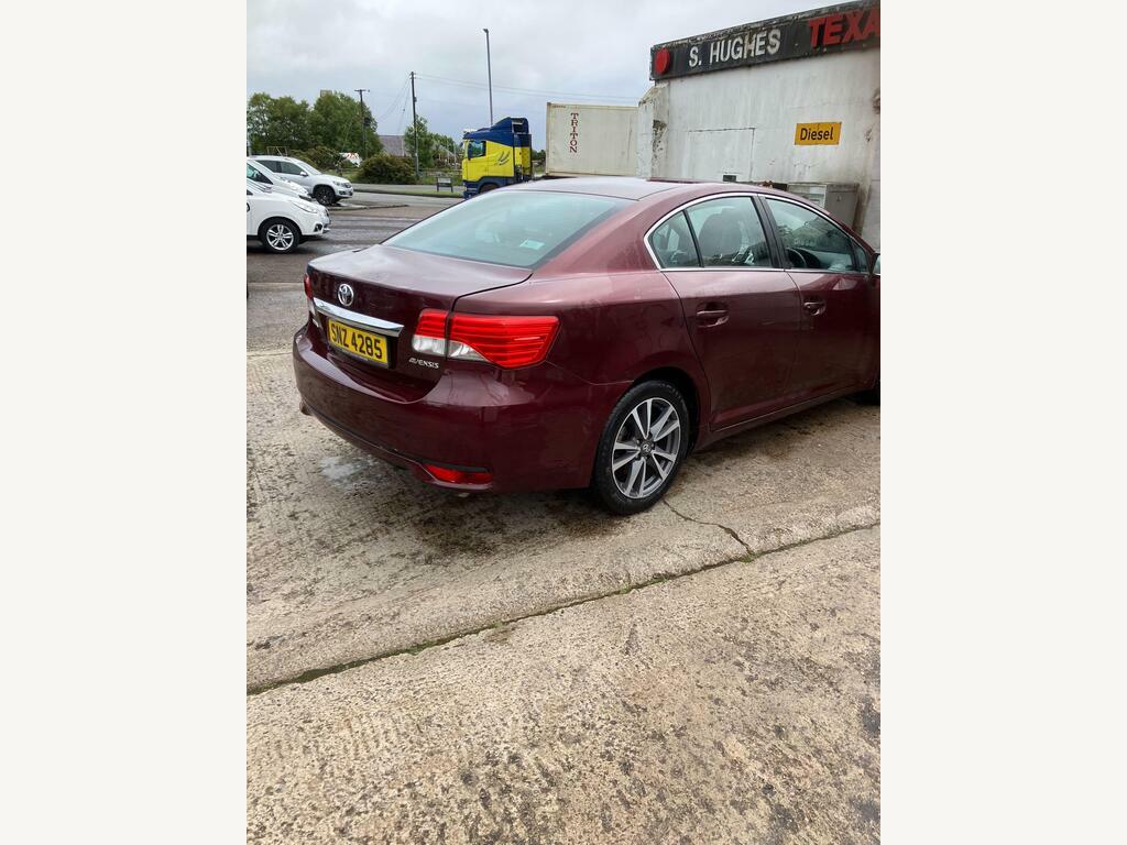 Toyota Avensis 2.0 D-4d Tr Euro 5 Red #4