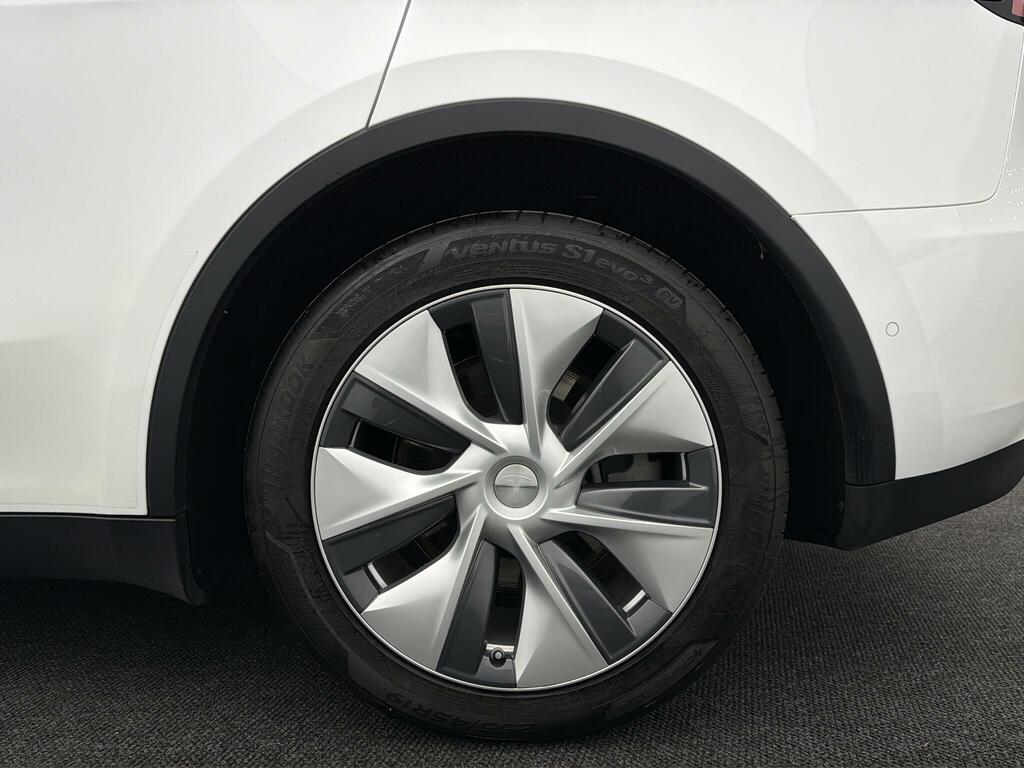 Tesla Model Y Long Range White #6