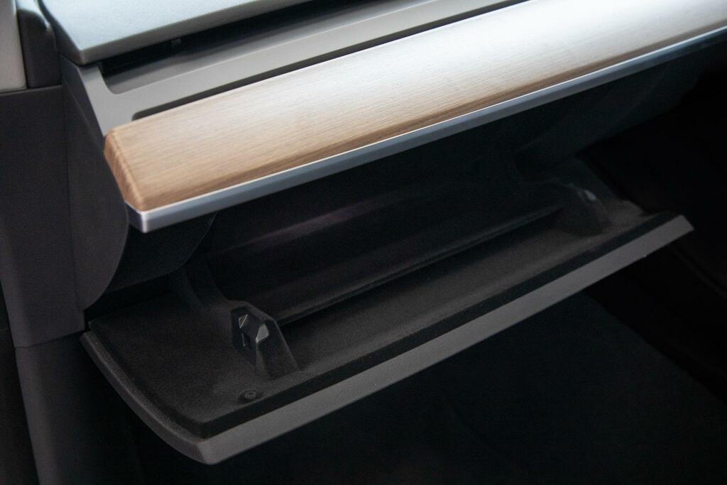 Tesla Model Y Rwd Pan Roof, White #29
