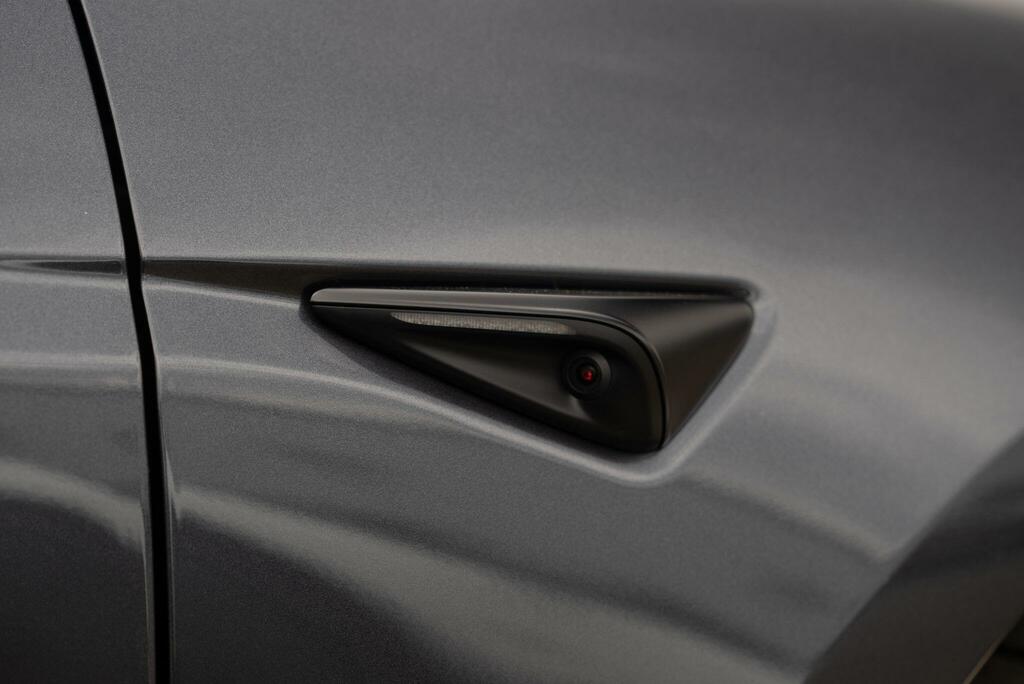 Tesla Model Y Long Range Silver #4
