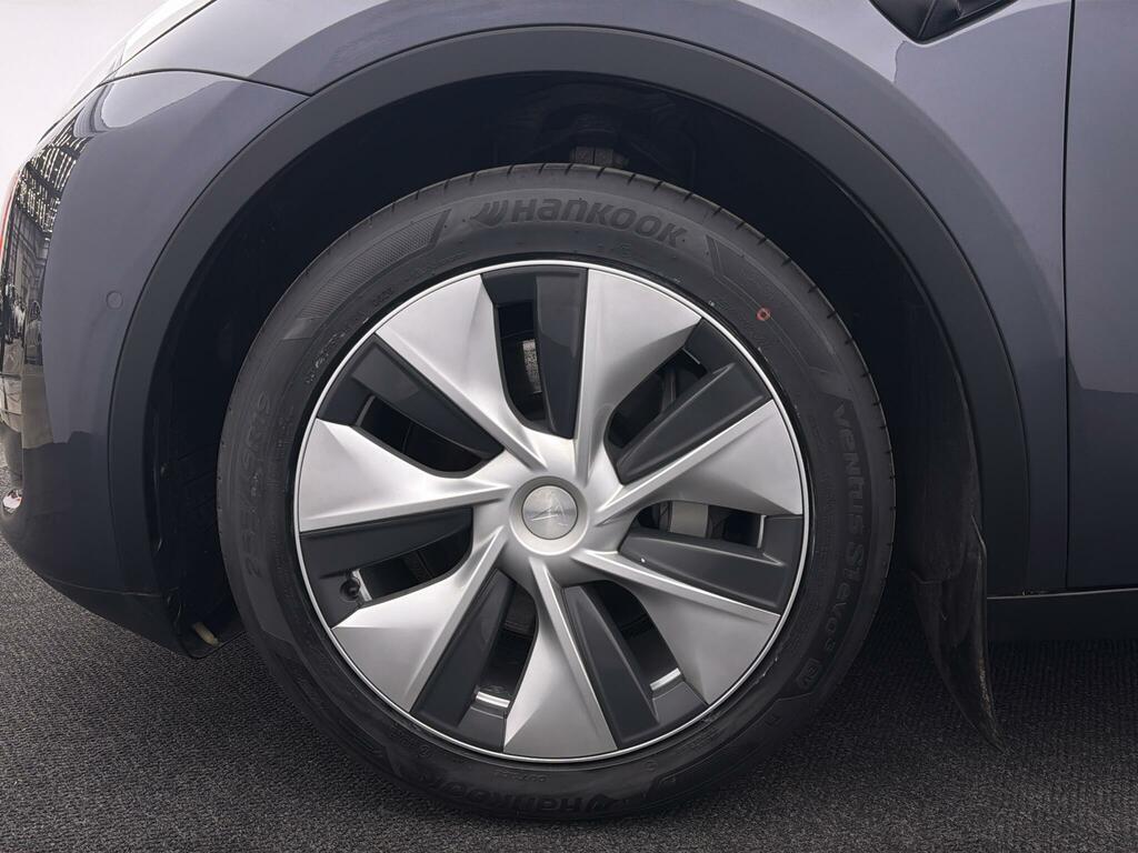 Tesla Model Y Long Range Silver #4