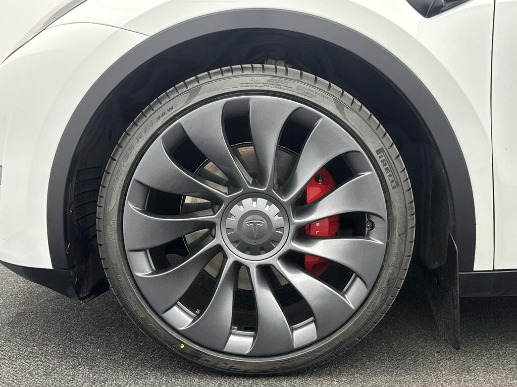 Tesla Model Y Performance White #4
