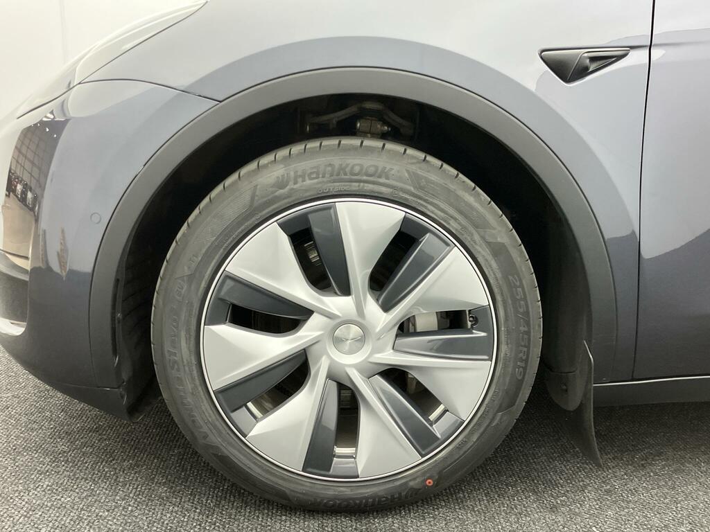 Tesla Model Y Long Range Silver #4