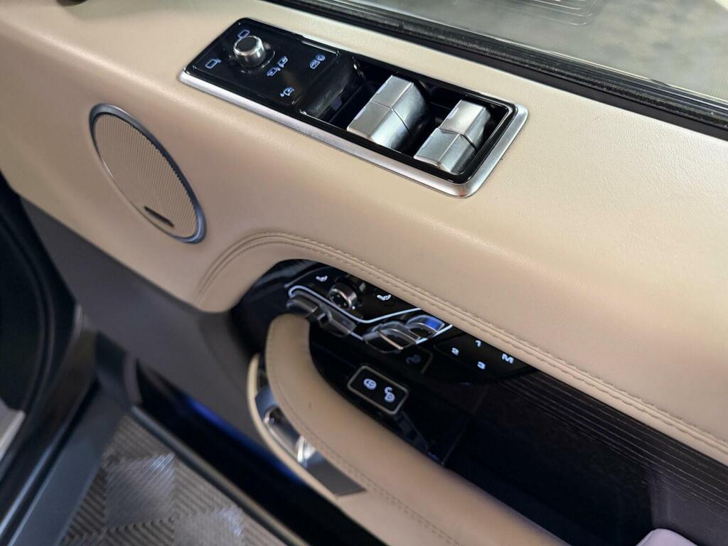 Land Rover Range Rover Velar #33