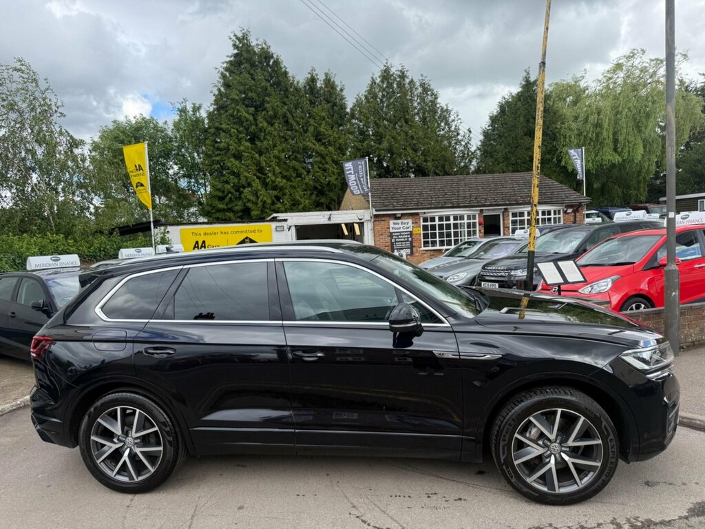 Volkswagen Touareg 3.0 Tdi V6 R-line Tiptronic 4Motion Euro 6 Ss 5 Black #4