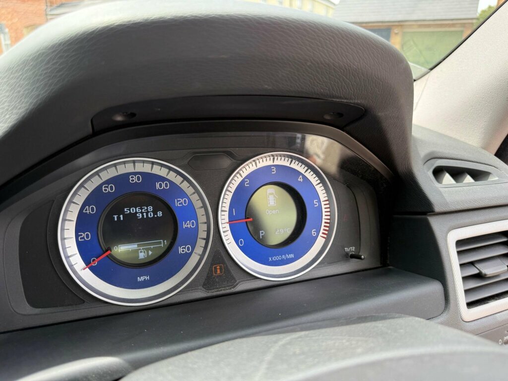 Volvo V70 2.0 D3 Se 161 Bhp Black #32