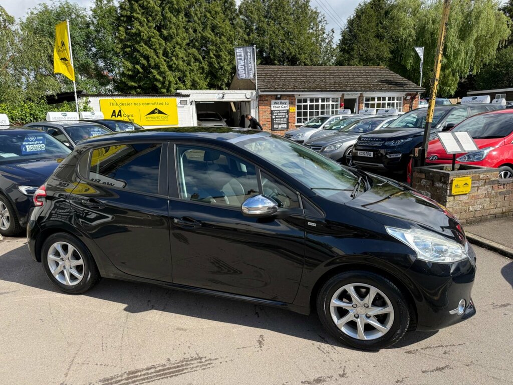 Peugeot 208 1.2 Vti Puretech Style Euro 5 Black #2