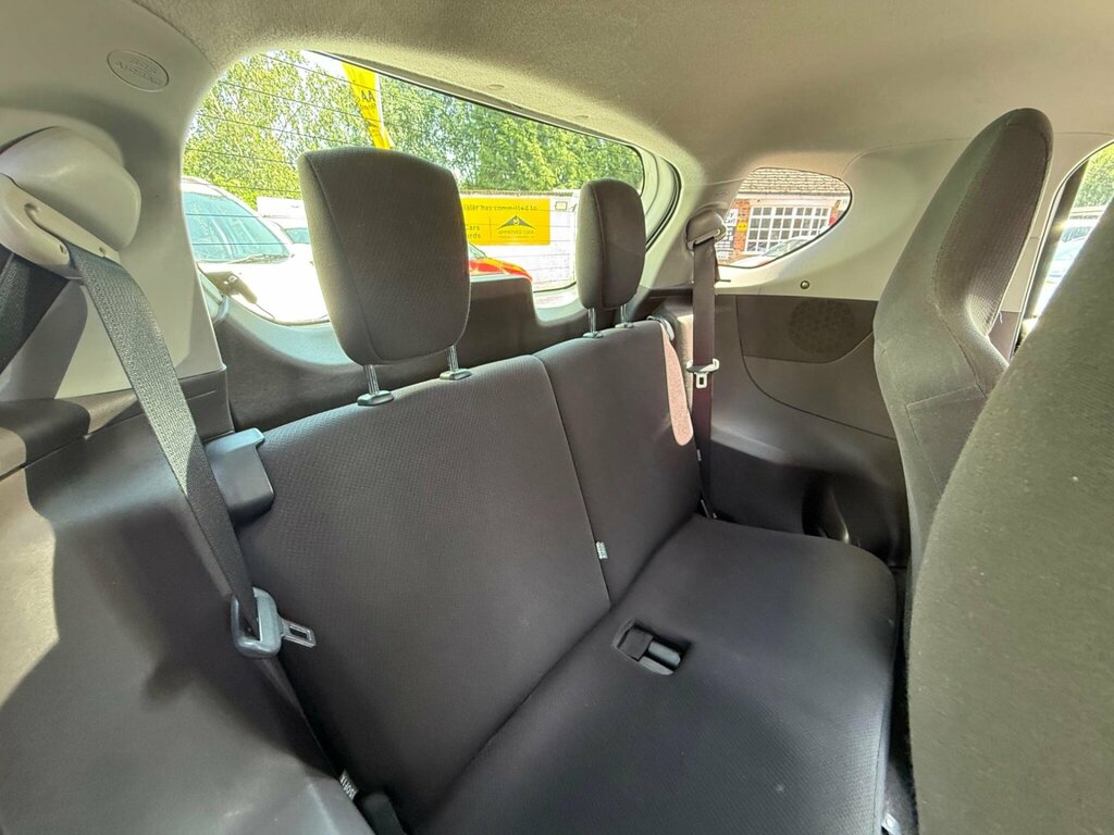 Toyota IQ White #18
