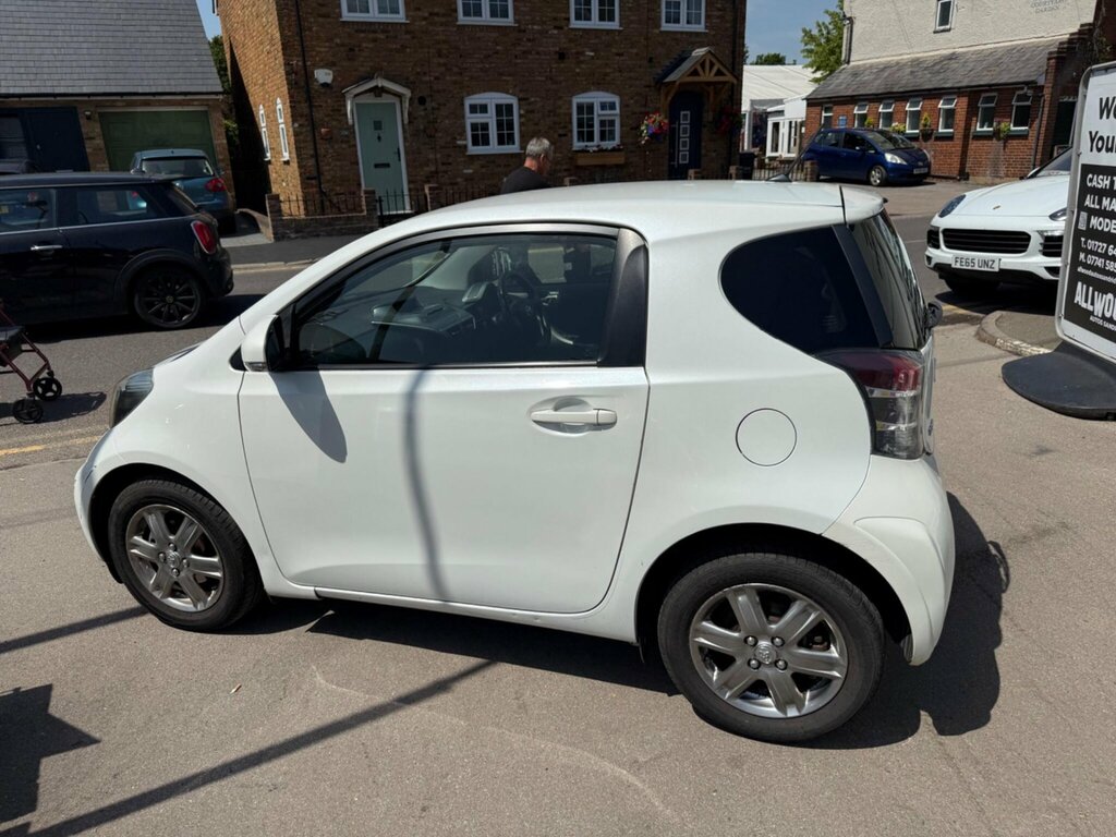 Toyota IQ White #7