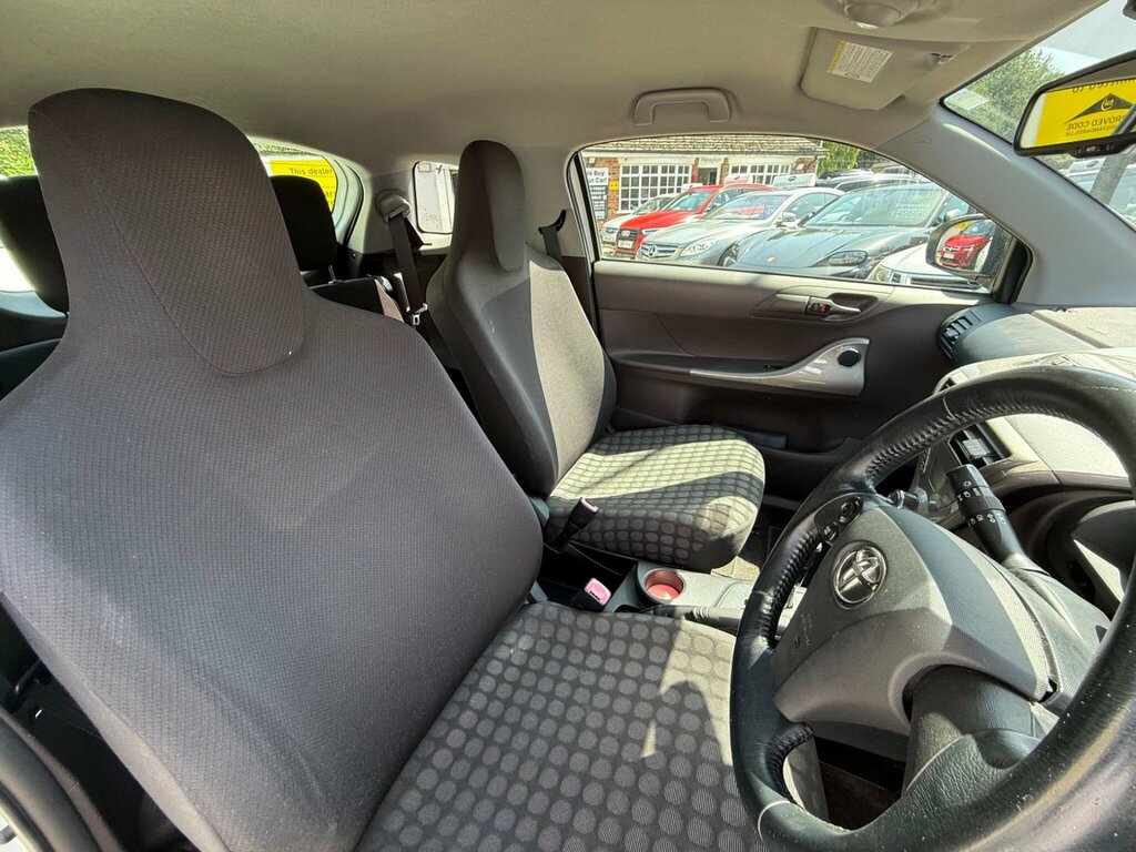 Toyota IQ White #14