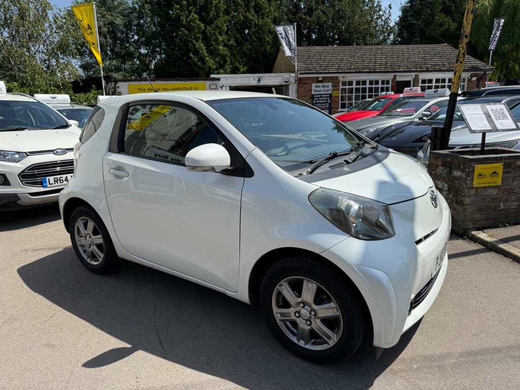 Toyota IQ White #12