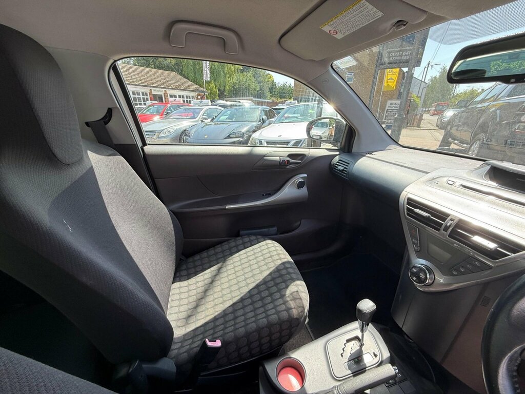 Toyota IQ White #15