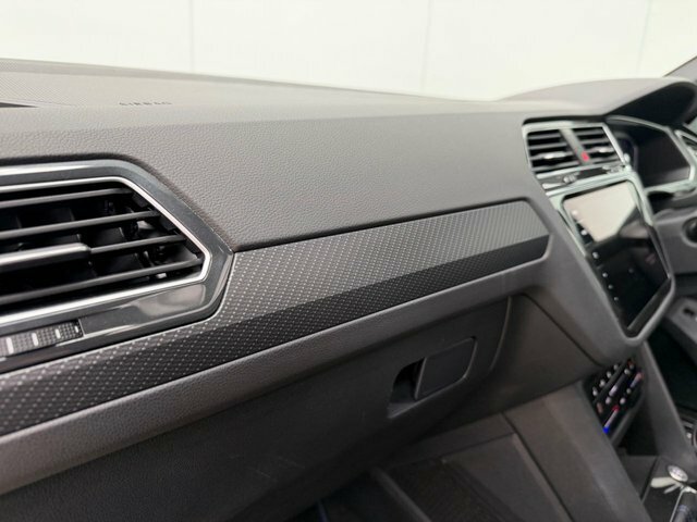 Volkswagen Tiguan Elegance White #12