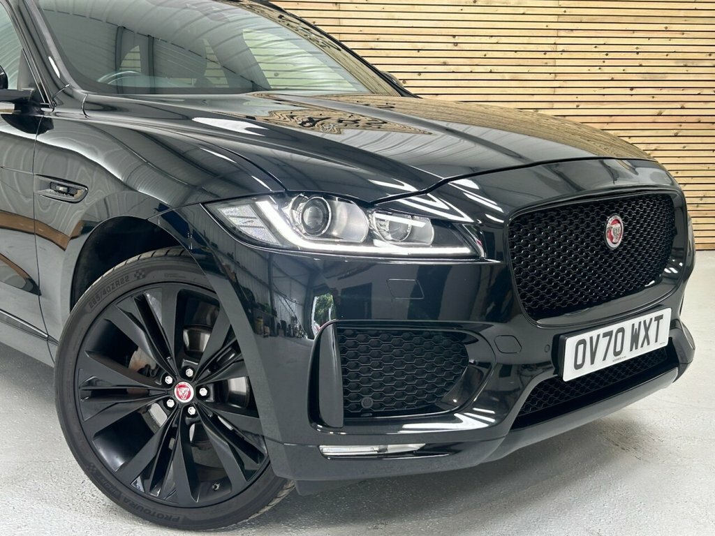 Jaguar F-Pace 2L Chequered Flag Black #6