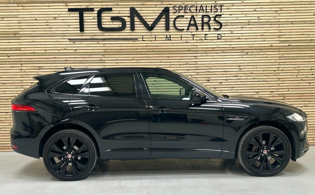 Jaguar F-Pace 2L Chequered Flag Black #5