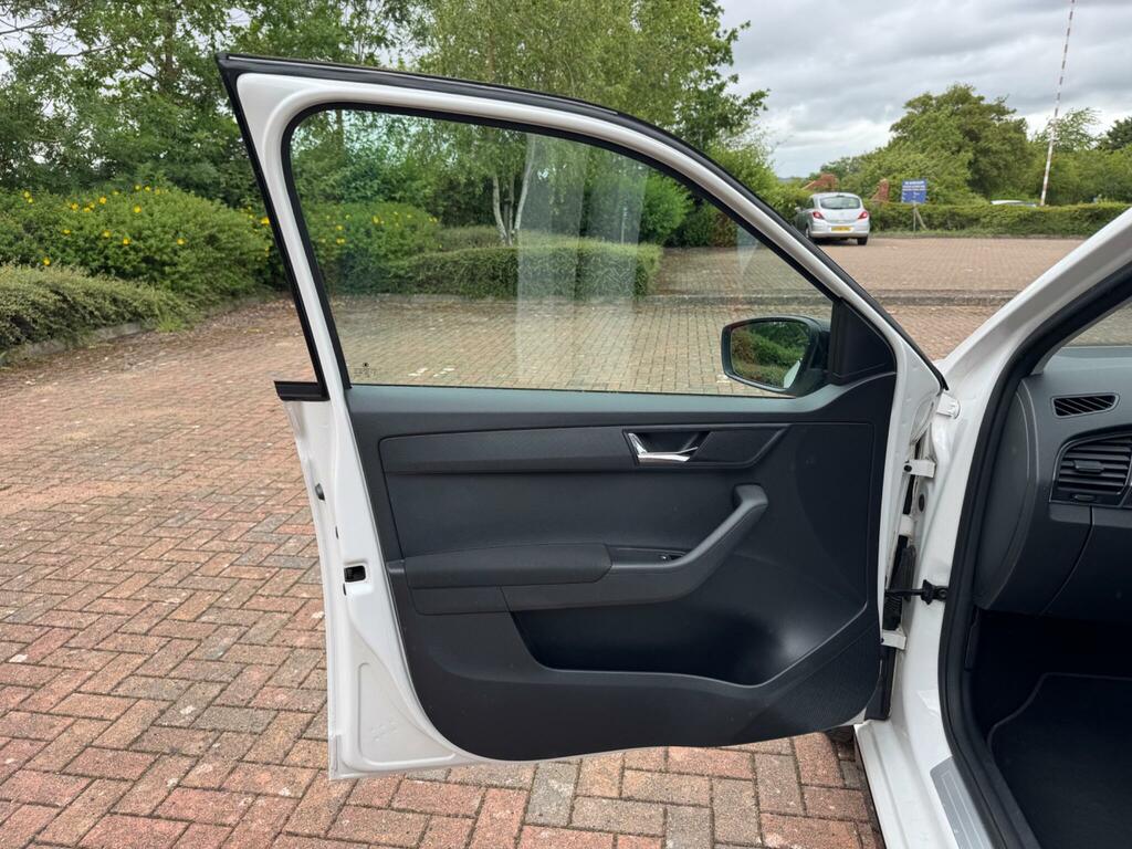Skoda Fabia 2016 16 Se Black #46