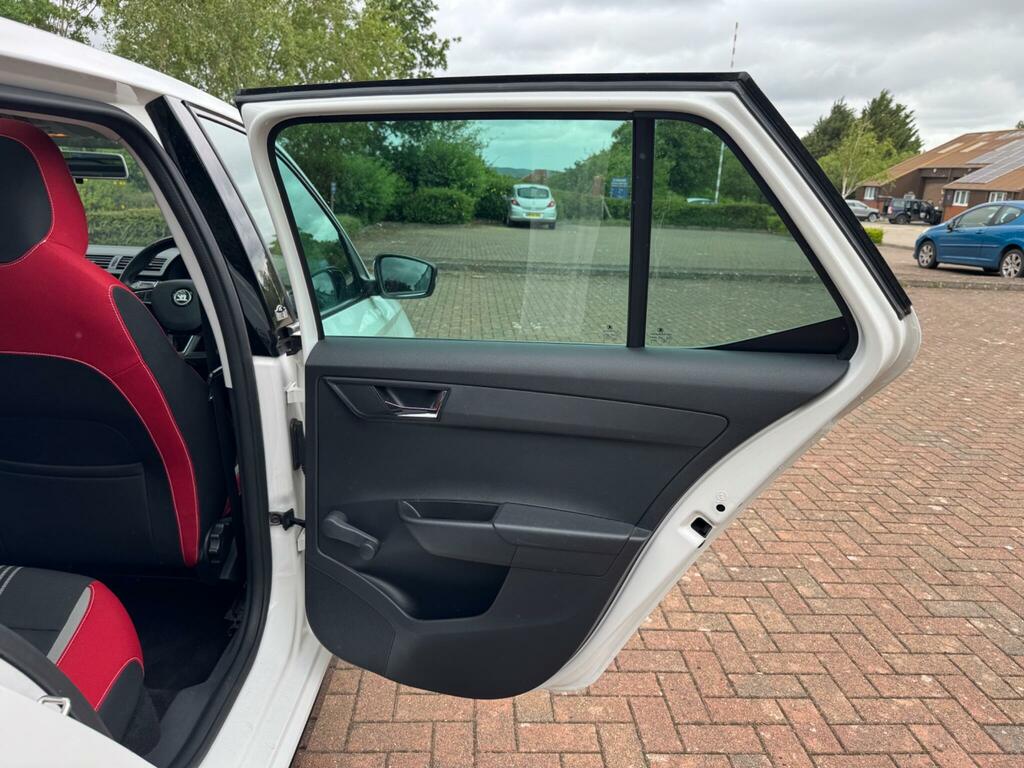 Skoda Fabia 2016 16 Se Black #44