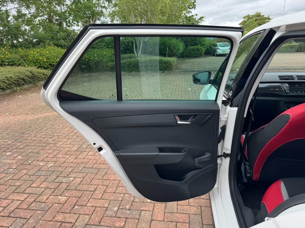 Skoda Fabia 2016 16 Se Black #48