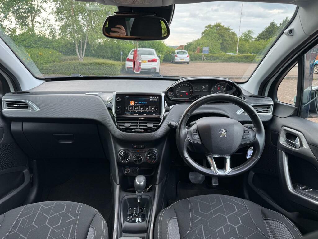 Peugeot 2008 Active White #5