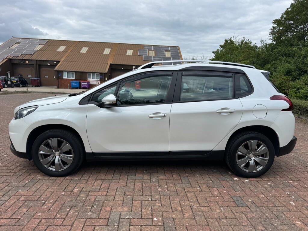 Peugeot 2008 Active White #4