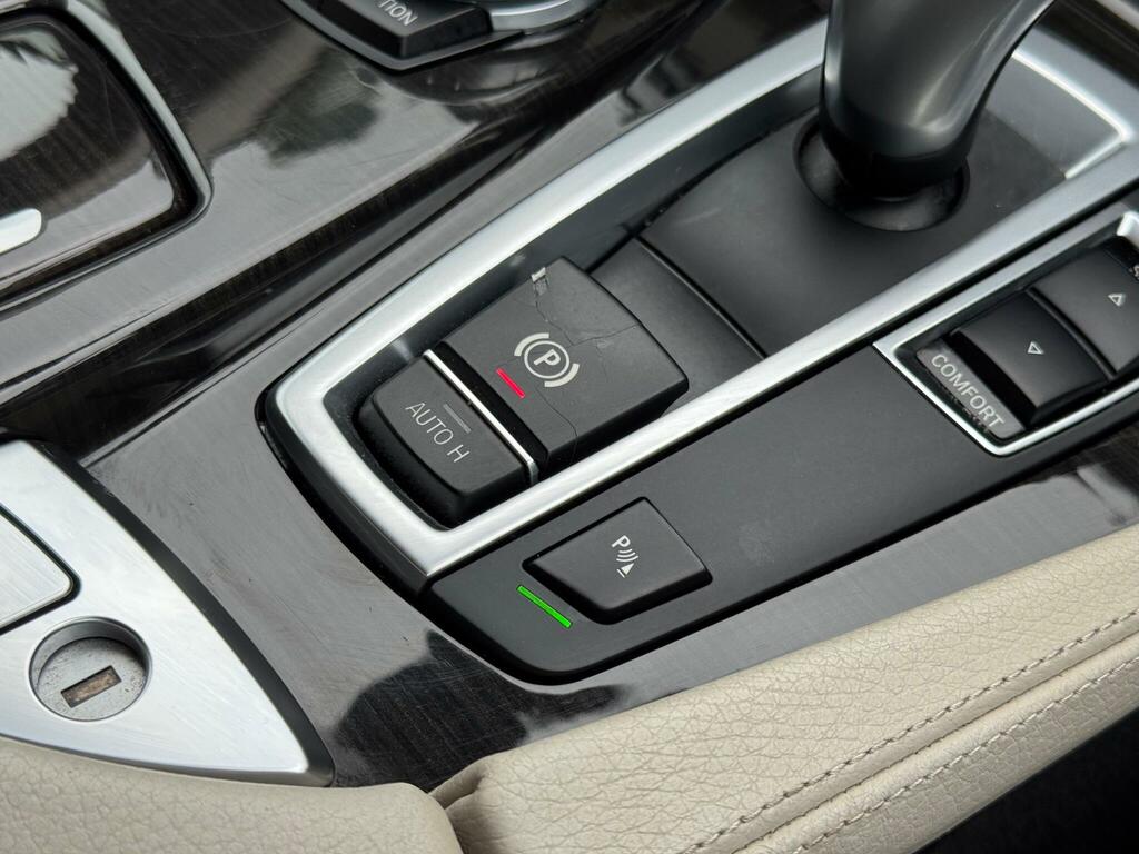 BMW 5 Series Saloon Grey #31