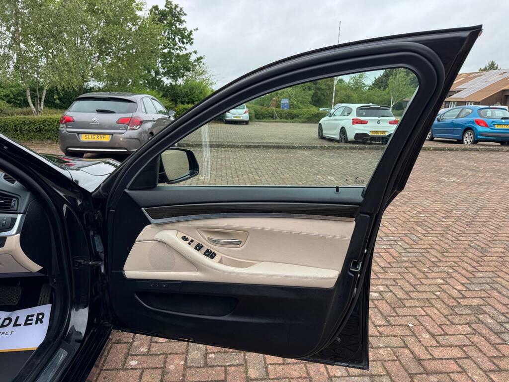 BMW 5 Series Saloon Grey #47