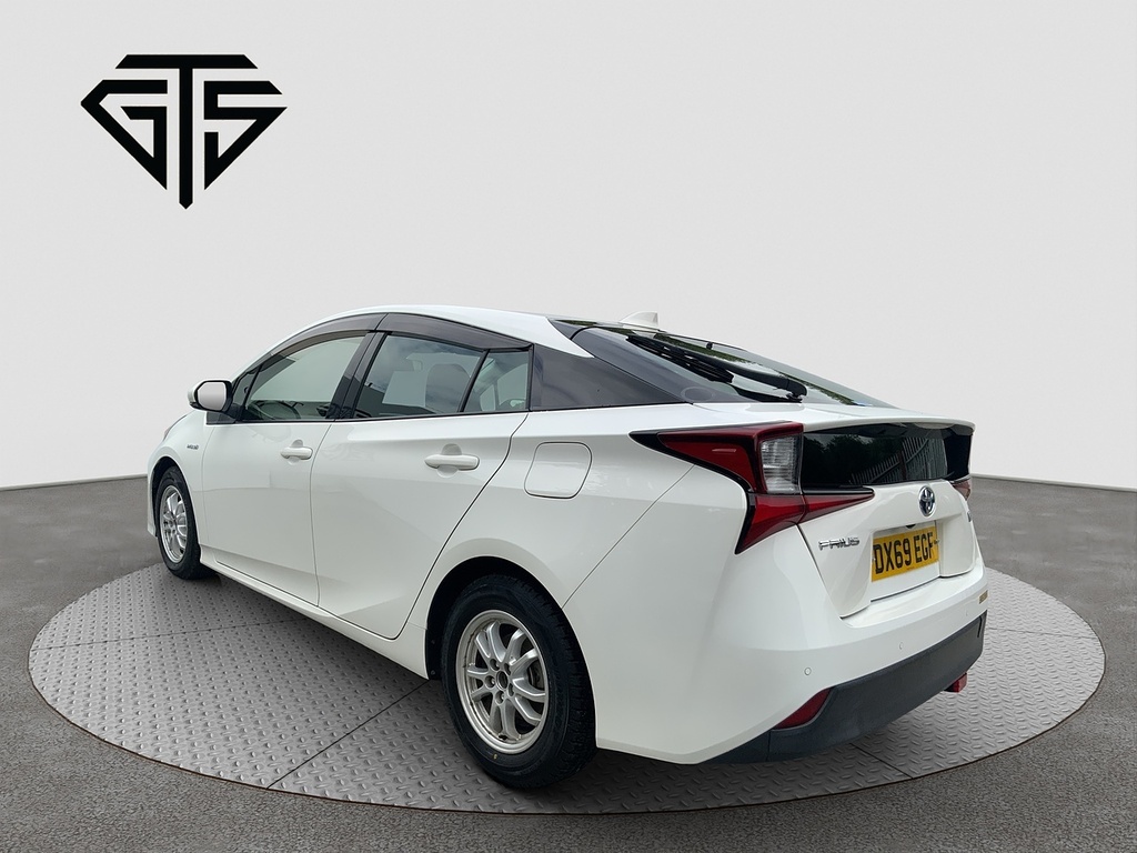 Toyota Prius S White #5