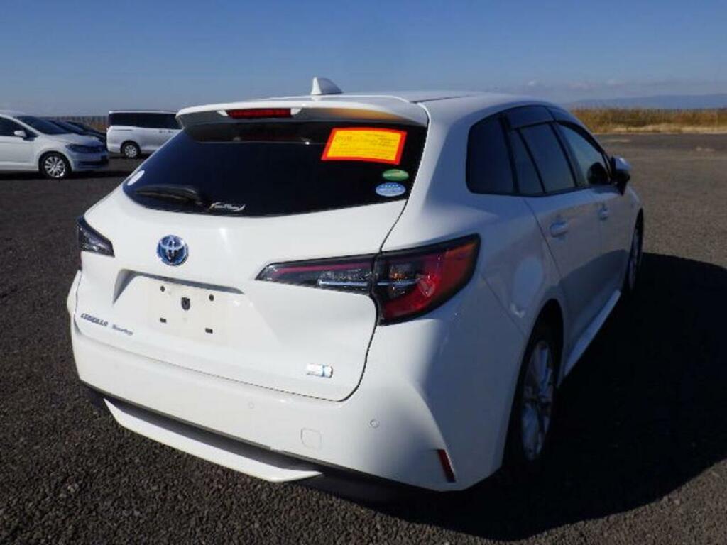 Toyota Corolla Hybrid S White #5