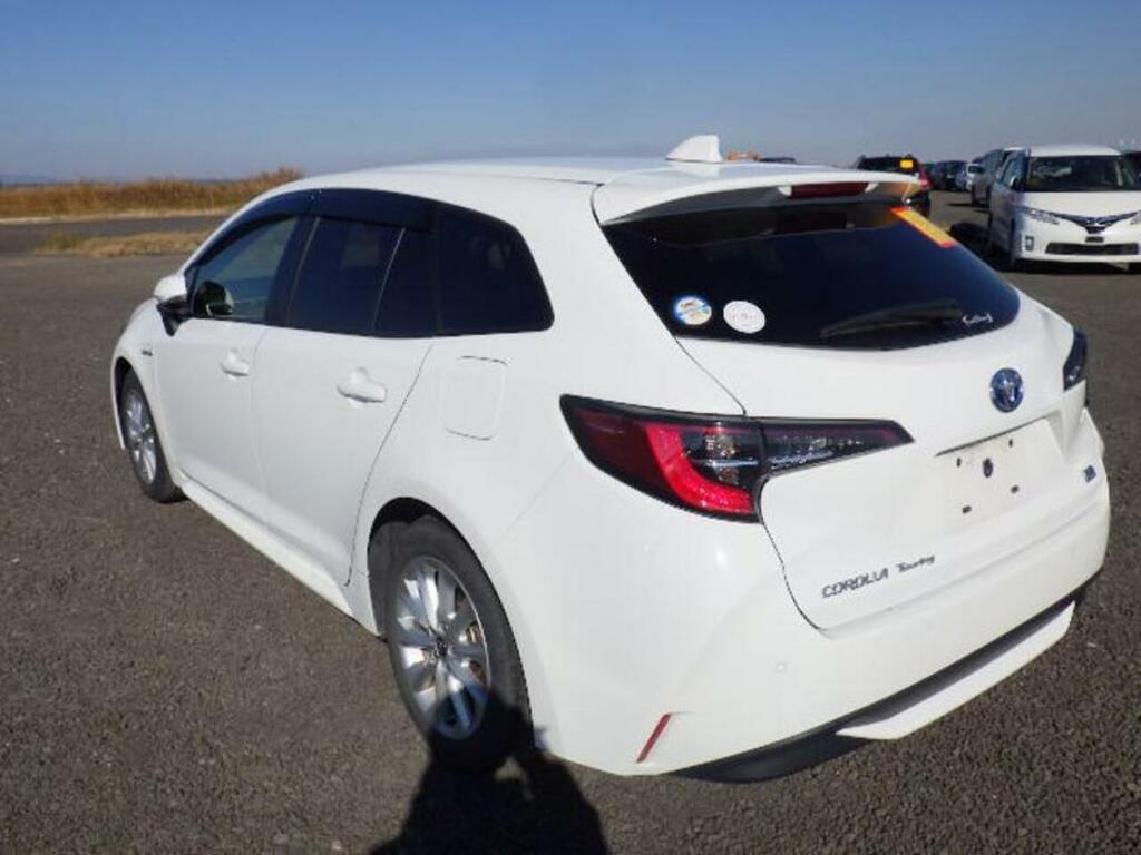 Toyota Corolla Hybrid S White #6